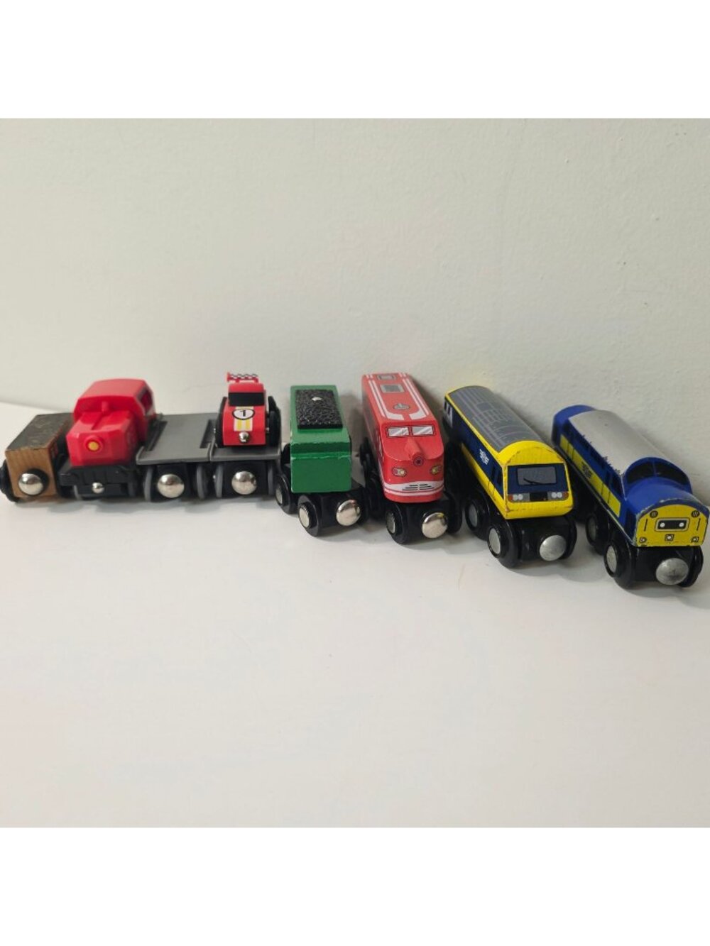 9 Mix Maison Joseph Battat Hape Magnetic Wooden Plastic Train Cars